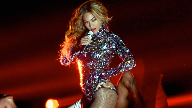 Beyonce Reclaims Crown As The Queen At VMA’S!!!!